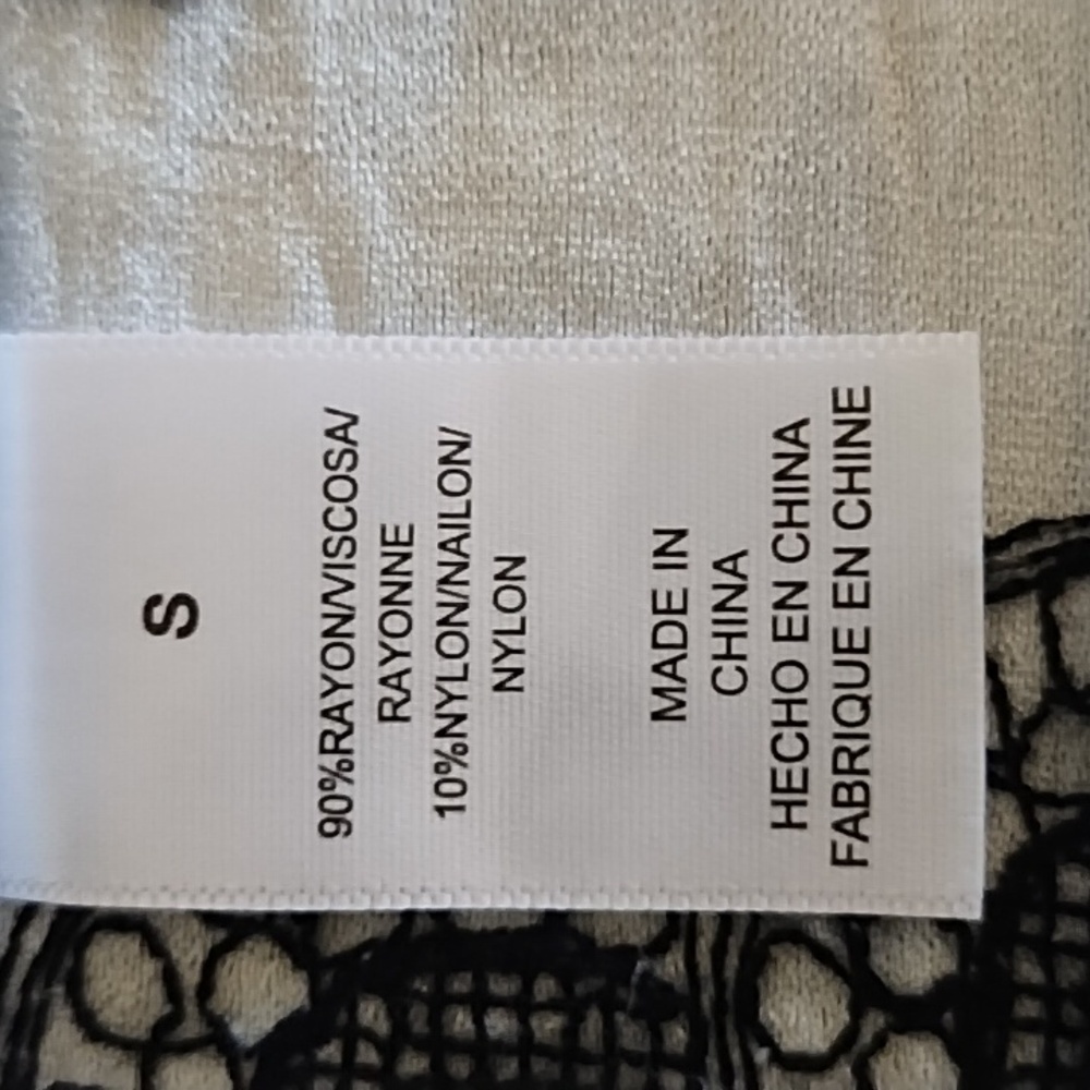 EMBROIDERED BLACK&WHITE SHIRT,SIDE SLITS WITH SQUARE BUTTONS-PERFECT CONDITION - Picture 11 of 11